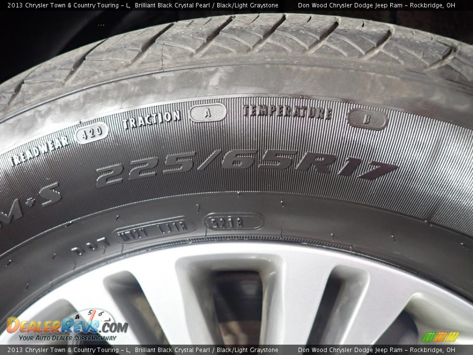 2013 Chrysler Town & Country Touring - L Brilliant Black Crystal Pearl / Black/Light Graystone Photo #22