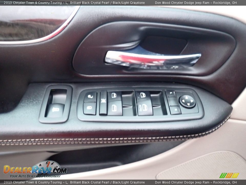 2013 Chrysler Town & Country Touring - L Brilliant Black Crystal Pearl / Black/Light Graystone Photo #23