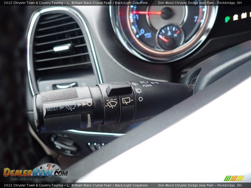 2013 Chrysler Town & Country Touring - L Brilliant Black Crystal Pearl / Black/Light Graystone Photo #28