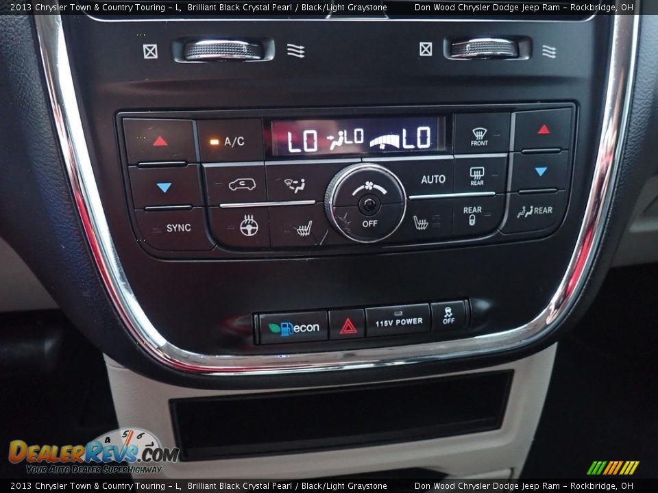 2013 Chrysler Town & Country Touring - L Brilliant Black Crystal Pearl / Black/Light Graystone Photo #32