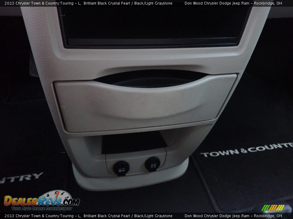 2013 Chrysler Town & Country Touring - L Brilliant Black Crystal Pearl / Black/Light Graystone Photo #33