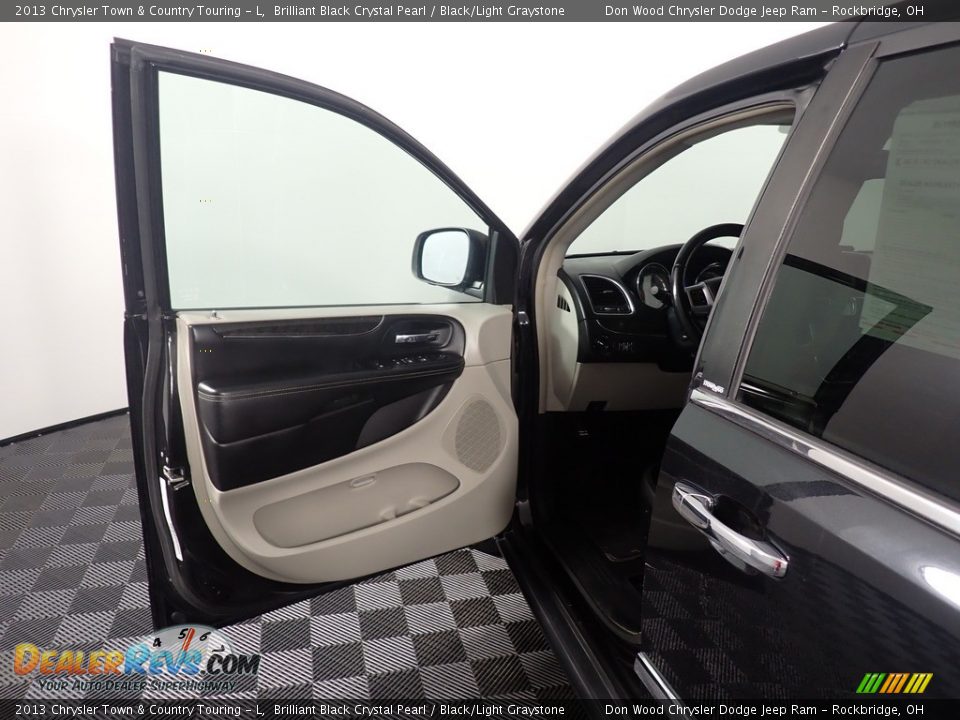 2013 Chrysler Town & Country Touring - L Brilliant Black Crystal Pearl / Black/Light Graystone Photo #34