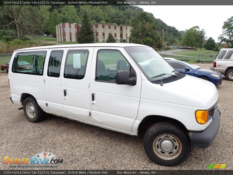 2004 Ford E Series Van E150 XL Passenger Oxford White / Medium Flint Photo #2