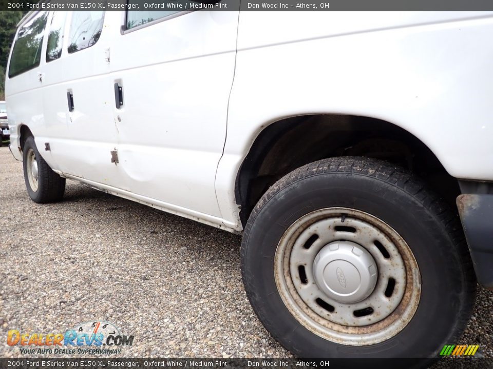 2004 Ford E Series Van E150 XL Passenger Oxford White / Medium Flint Photo #3