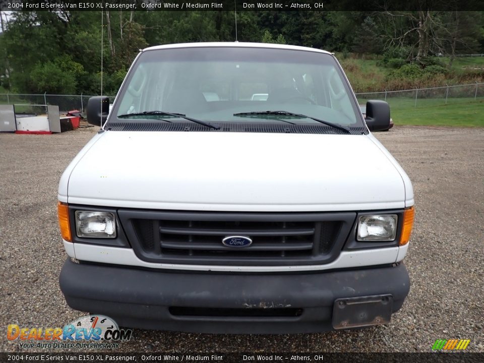 2004 Ford E Series Van E150 XL Passenger Oxford White / Medium Flint Photo #4