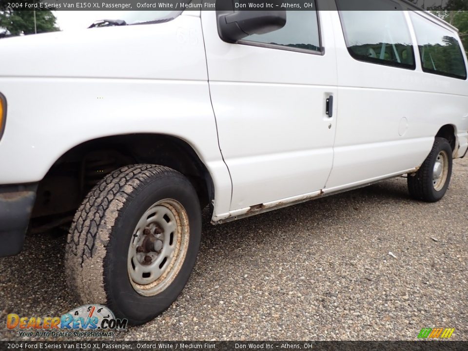 2004 Ford E Series Van E150 XL Passenger Oxford White / Medium Flint Photo #6