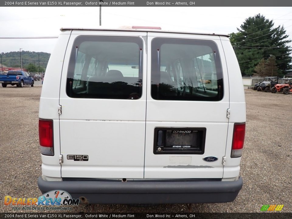 2004 Ford E Series Van E150 XL Passenger Oxford White / Medium Flint Photo #9