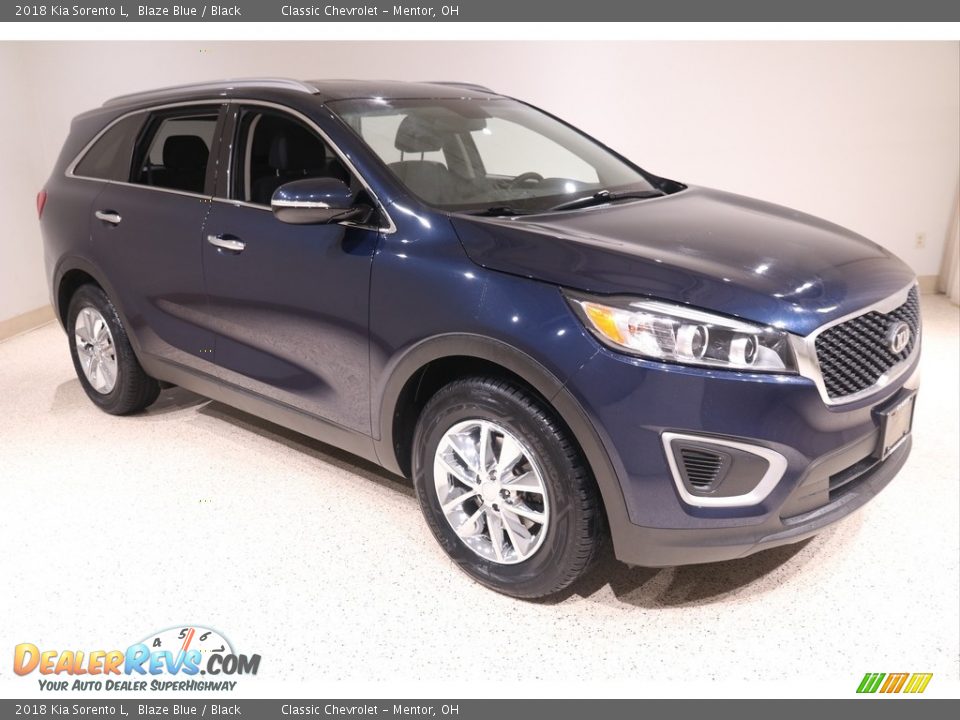 Front 3/4 View of 2018 Kia Sorento L Photo #1