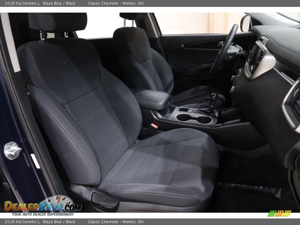 Front Seat of 2018 Kia Sorento L Photo #12