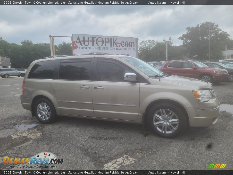 2008 Chrysler Town & Country Limited Light Sandstone Metallic / Medium Pebble Beige/Cream Photo #2