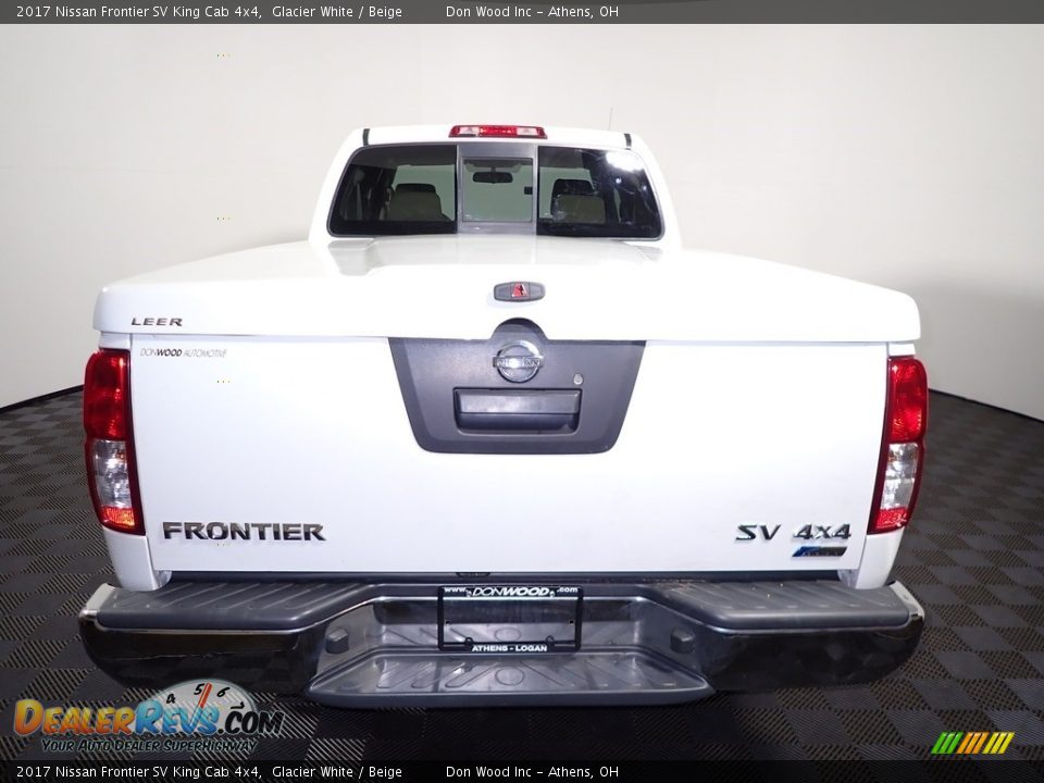 2017 Nissan Frontier SV King Cab 4x4 Glacier White / Beige Photo #10