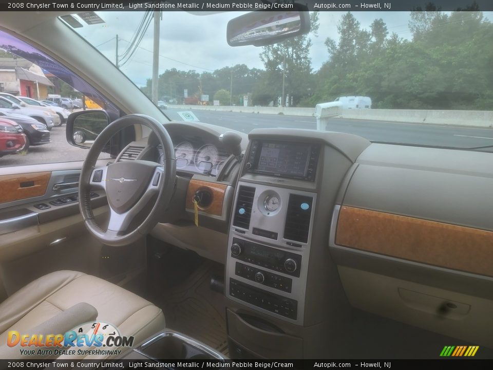 2008 Chrysler Town & Country Limited Light Sandstone Metallic / Medium Pebble Beige/Cream Photo #12