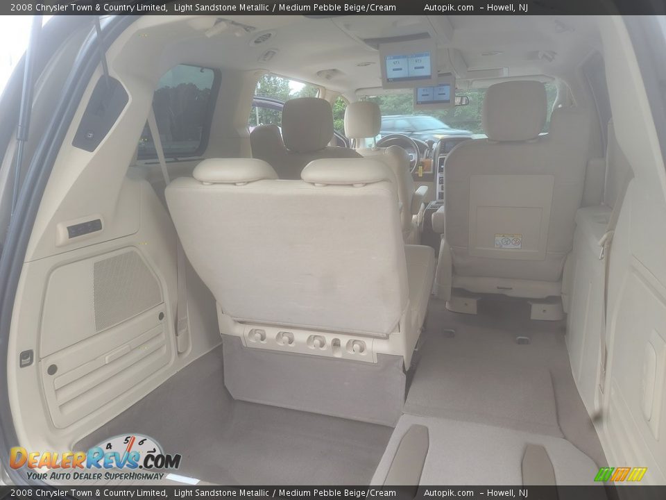 2008 Chrysler Town & Country Limited Light Sandstone Metallic / Medium Pebble Beige/Cream Photo #17