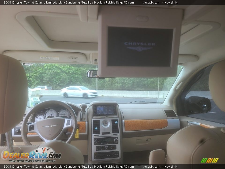 2008 Chrysler Town & Country Limited Light Sandstone Metallic / Medium Pebble Beige/Cream Photo #19