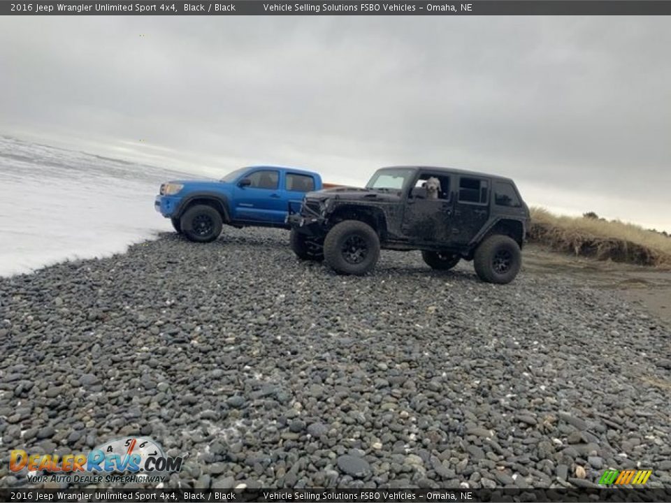 2016 Jeep Wrangler Unlimited Sport 4x4 Black / Black Photo #5