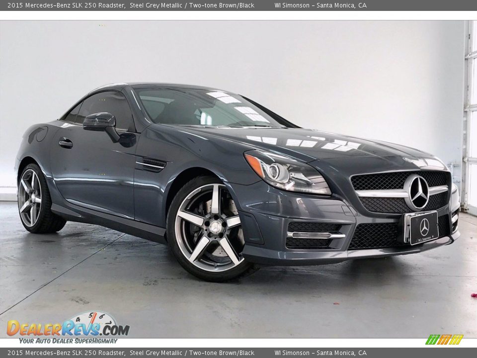 Front 3/4 View of 2015 Mercedes-Benz SLK 250 Roadster Photo #31