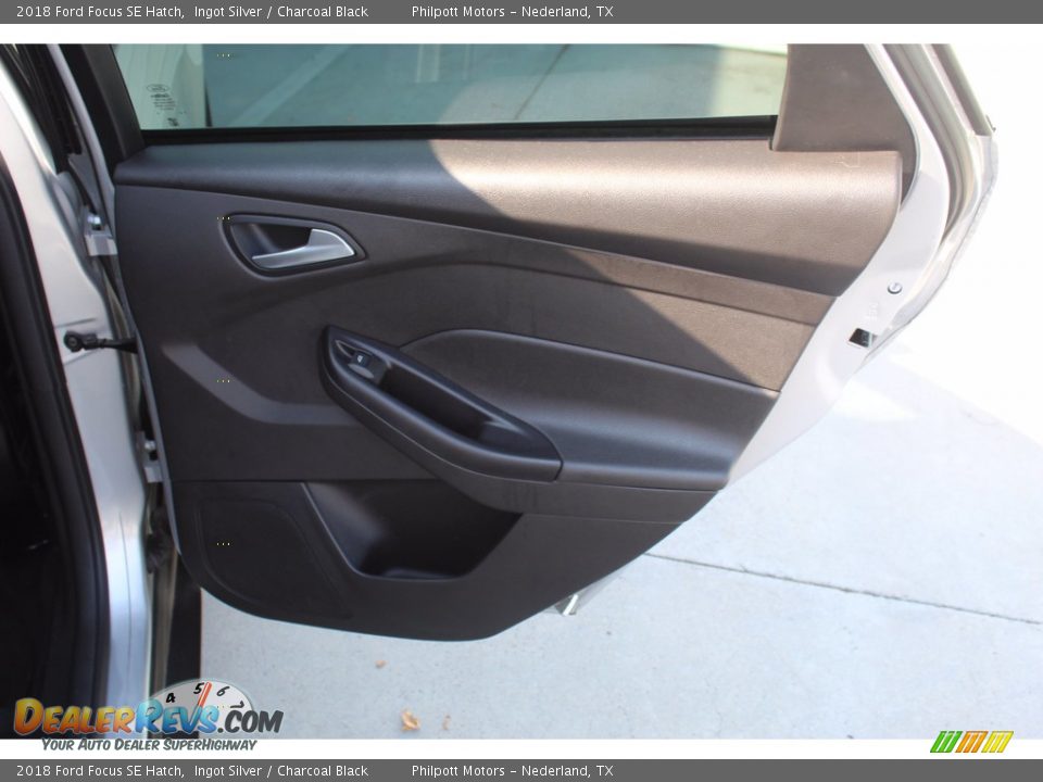 2018 Ford Focus SE Hatch Ingot Silver / Charcoal Black Photo #29