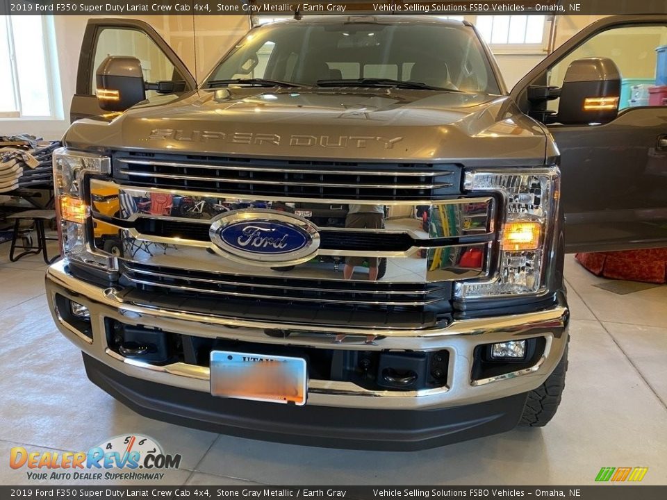 2019 Ford F350 Super Duty Lariat Crew Cab 4x4 Stone Gray Metallic / Earth Gray Photo #5