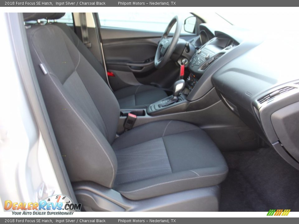 2018 Ford Focus SE Hatch Ingot Silver / Charcoal Black Photo #32