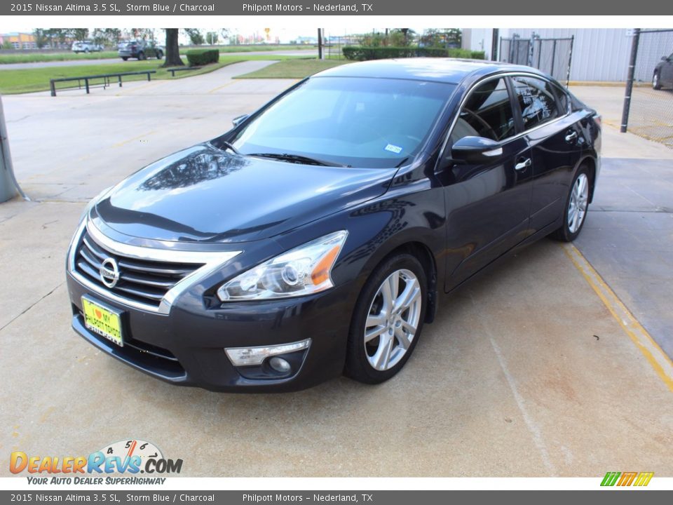 Front 3/4 View of 2015 Nissan Altima 3.5 SL Photo #4