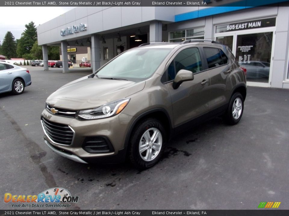 Front 3/4 View of 2021 Chevrolet Trax LT AWD Photo #1