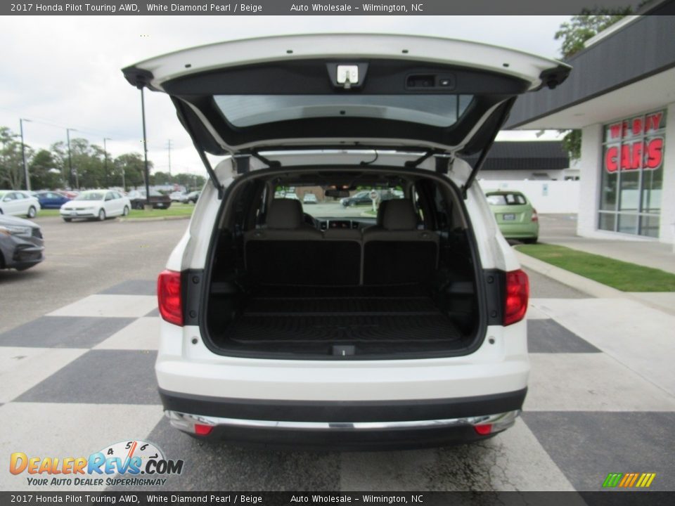 2017 Honda Pilot Touring AWD White Diamond Pearl / Beige Photo #5