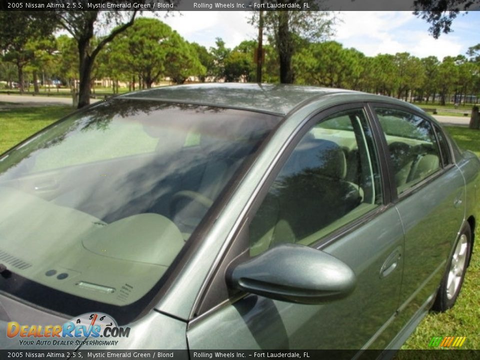 2005 Nissan Altima 2.5 S Mystic Emerald Green / Blond Photo #35