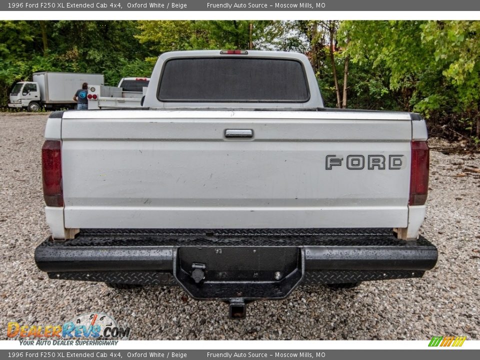 1996 Ford F250 XL Extended Cab 4x4 Oxford White / Beige Photo #5