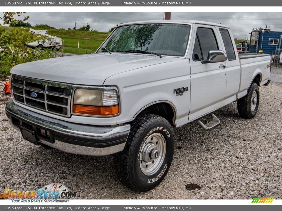 Front 3/4 View of 1996 Ford F250 XL Extended Cab 4x4 Photo #8