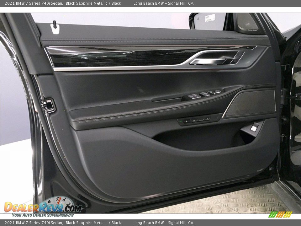 Door Panel of 2021 BMW 7 Series 740i Sedan Photo #13