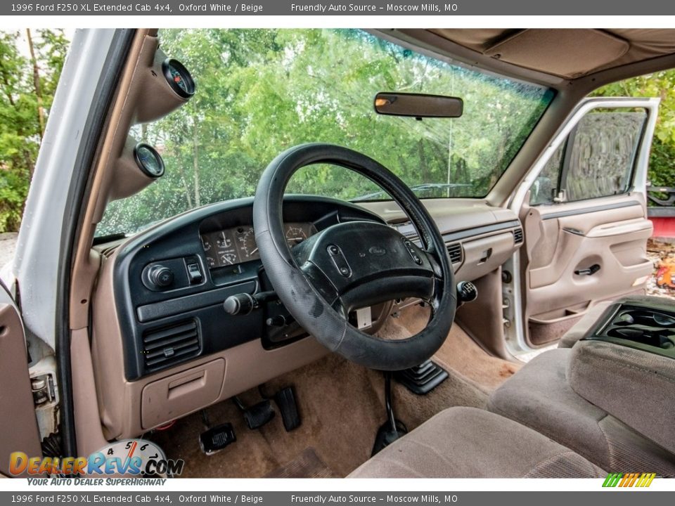 Front Seat of 1996 Ford F250 XL Extended Cab 4x4 Photo #20