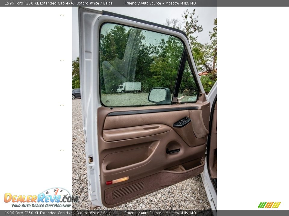 Door Panel of 1996 Ford F250 XL Extended Cab 4x4 Photo #21