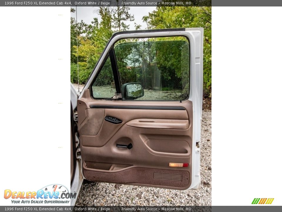 Door Panel of 1996 Ford F250 XL Extended Cab 4x4 Photo #27