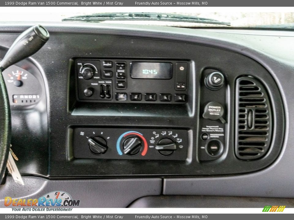 Controls of 1999 Dodge Ram Van 1500 Commercial Photo #34