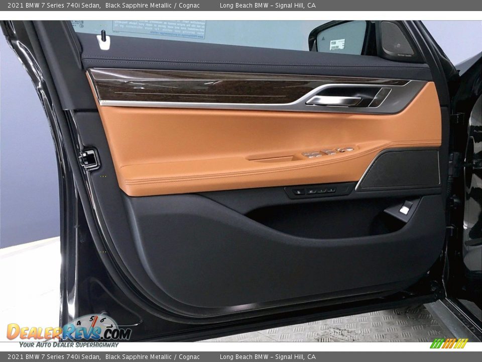 Door Panel of 2021 BMW 7 Series 740i Sedan Photo #13