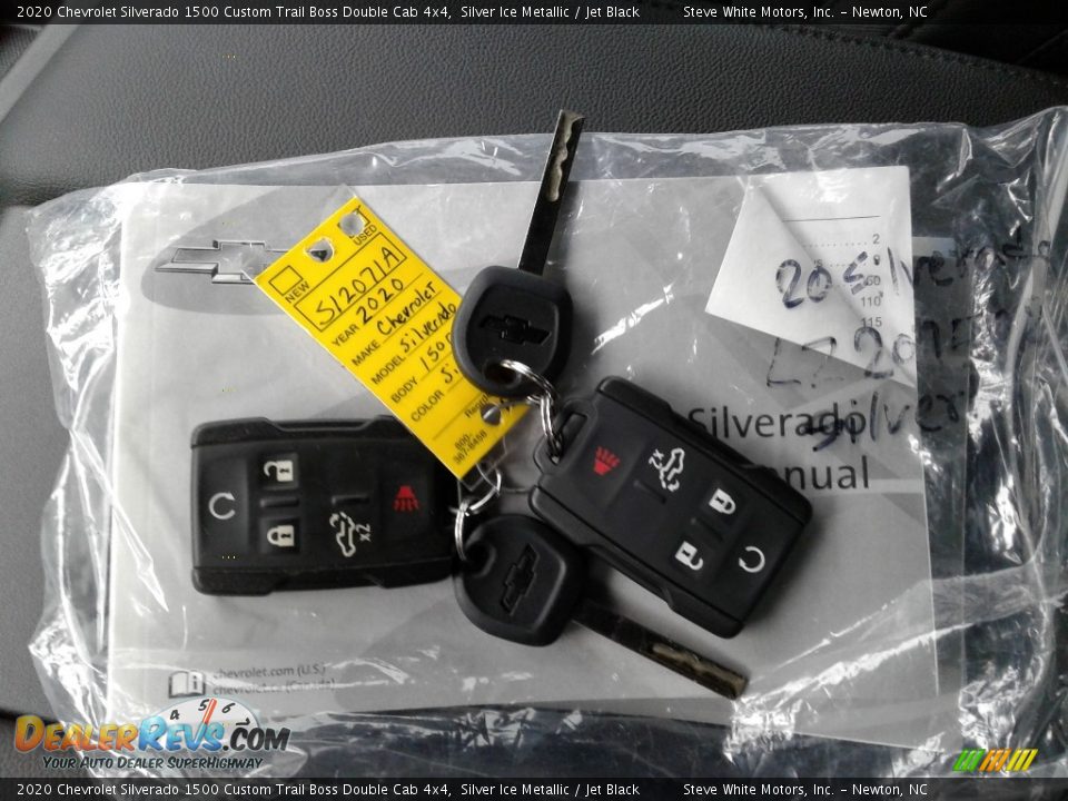 2020 Chevrolet Silverado 1500 Custom Trail Boss Double Cab 4x4 Silver Ice Metallic / Jet Black Photo #25