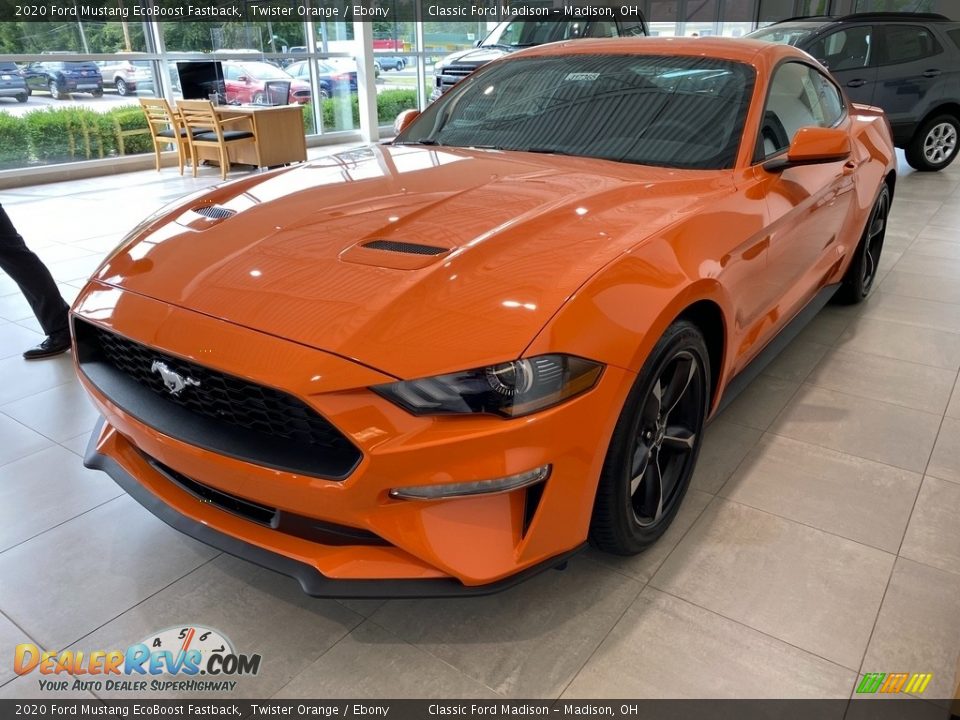 Front 3/4 View of 2020 Ford Mustang EcoBoost Fastback Photo #1