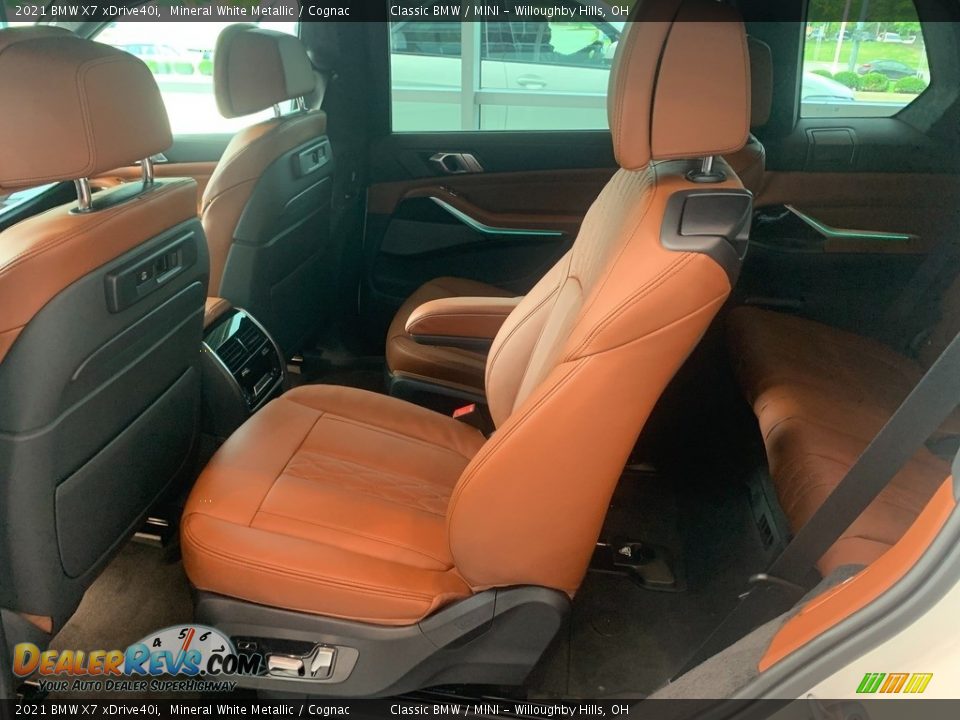 Rear Seat of 2021 BMW X7 xDrive40i Photo #4