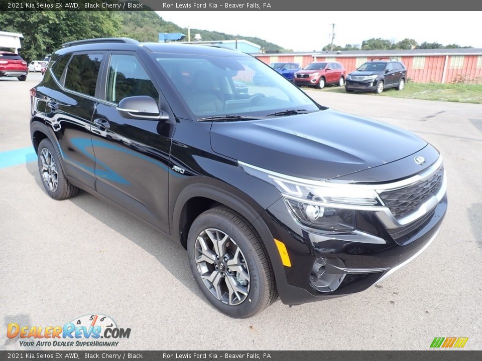 Front 3/4 View of 2021 Kia Seltos EX AWD Photo #3