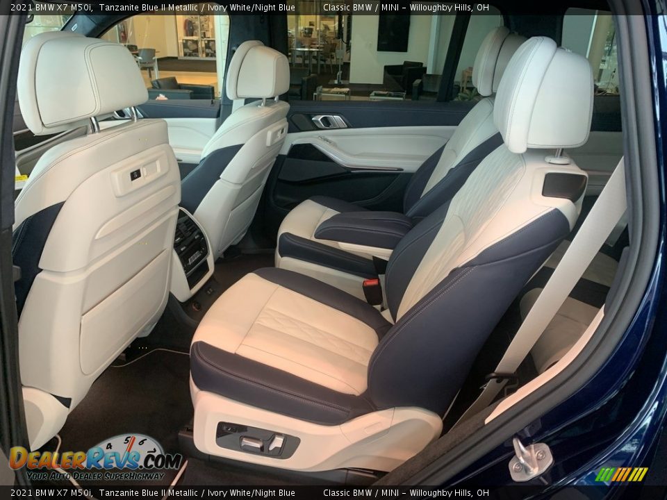Rear Seat of 2021 BMW X7 M50i Photo #4