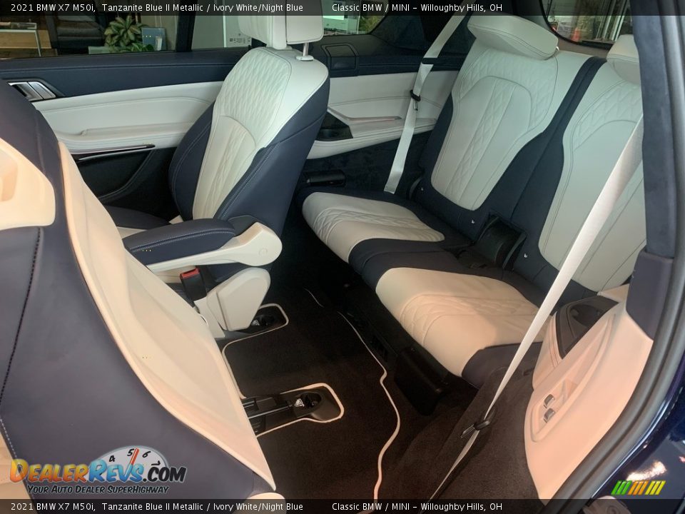 Rear Seat of 2021 BMW X7 M50i Photo #5