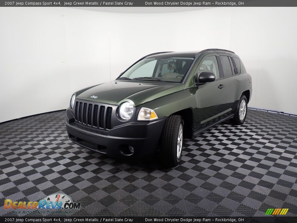 2007 Jeep Compass Sport 4x4 Jeep Green Metallic / Pastel Slate Gray Photo #8