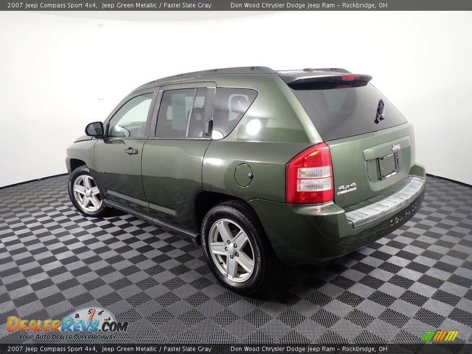 2007 Jeep Compass Sport 4x4 Jeep Green Metallic / Pastel Slate Gray Photo #11