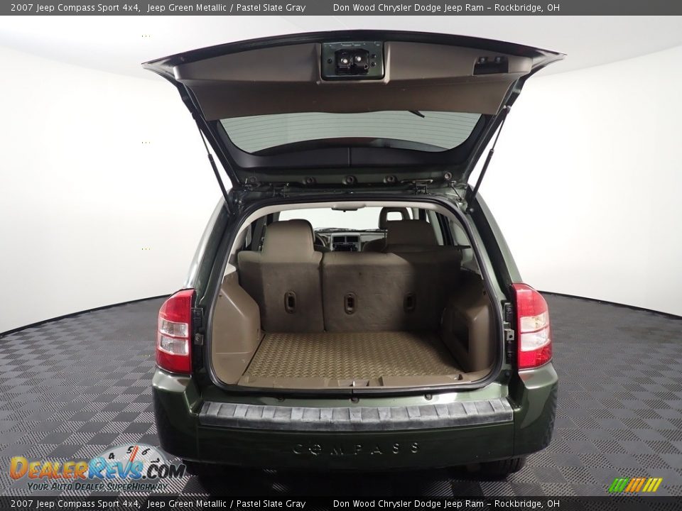 2007 Jeep Compass Sport 4x4 Jeep Green Metallic / Pastel Slate Gray Photo #13