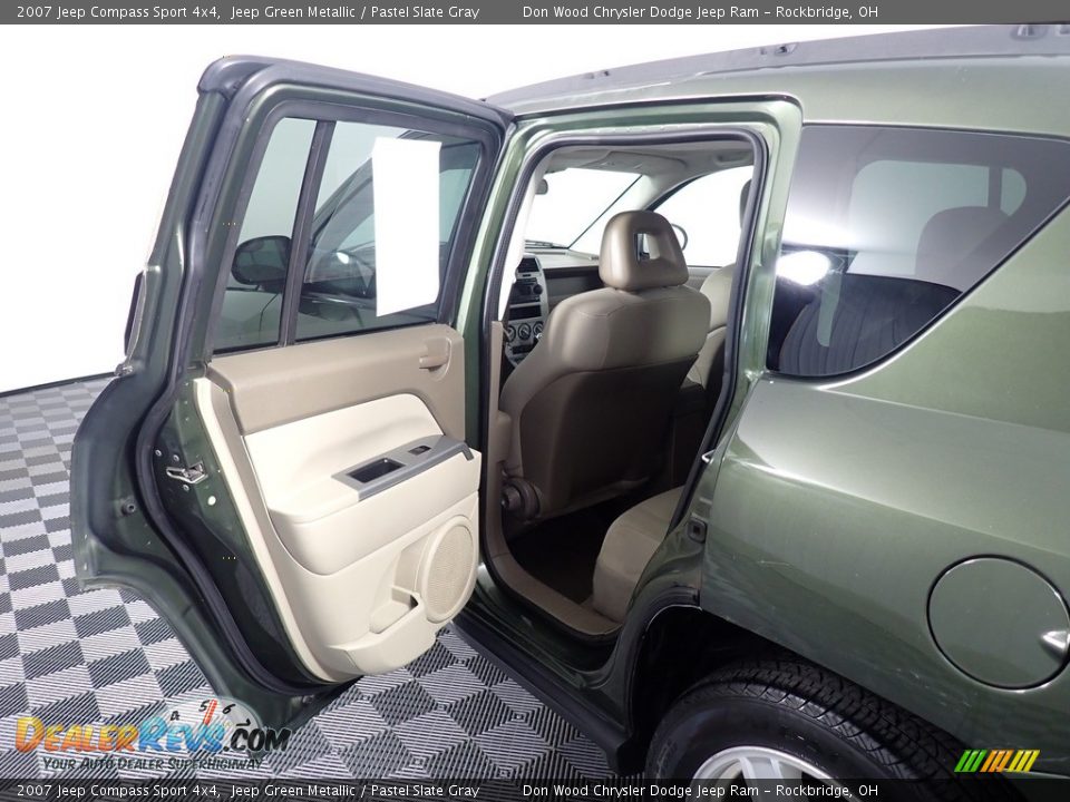 2007 Jeep Compass Sport 4x4 Jeep Green Metallic / Pastel Slate Gray Photo #24