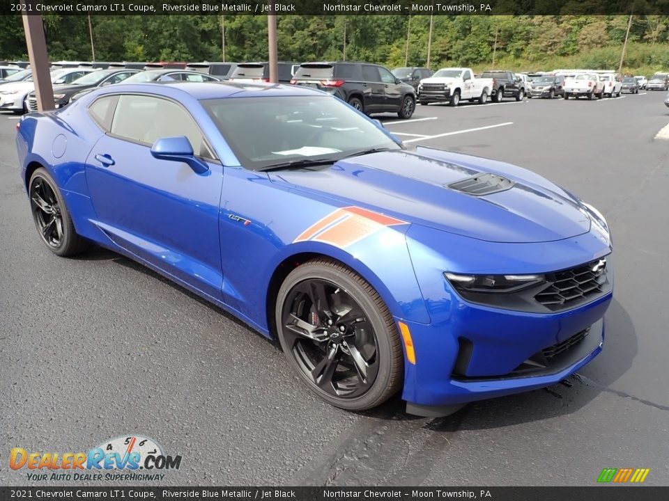 Front 3/4 View of 2021 Chevrolet Camaro LT1 Coupe Photo #9