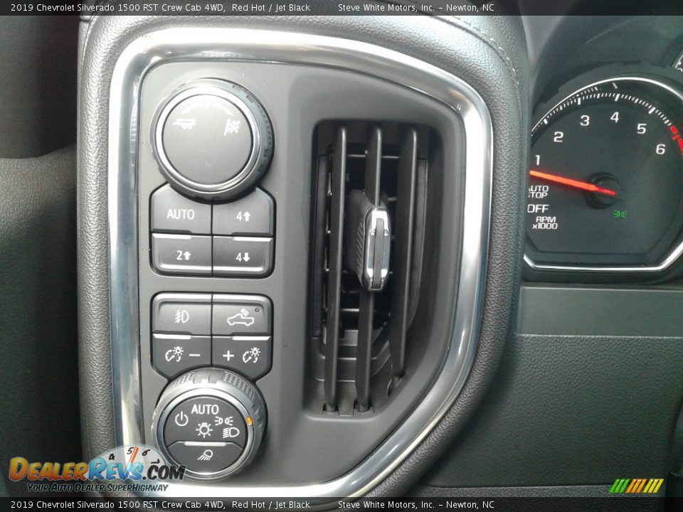 Controls of 2019 Chevrolet Silverado 1500 RST Crew Cab 4WD Photo #21