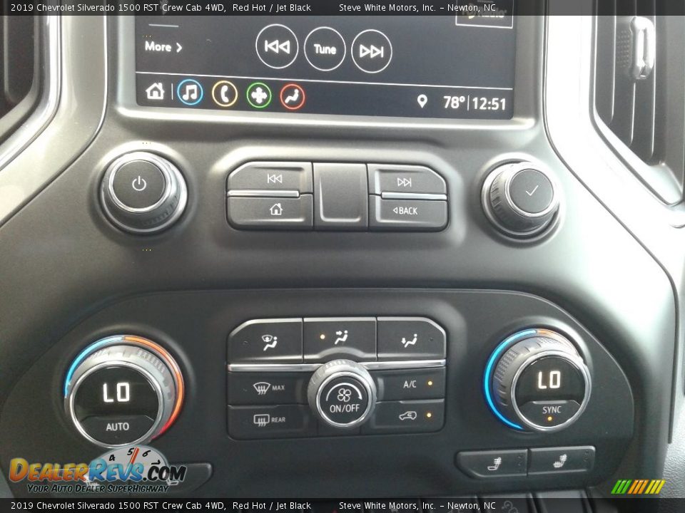 Controls of 2019 Chevrolet Silverado 1500 RST Crew Cab 4WD Photo #27