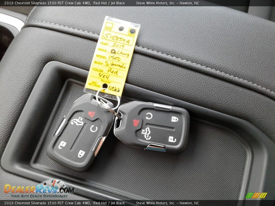 Keys of 2019 Chevrolet Silverado 1500 RST Crew Cab 4WD Photo #31