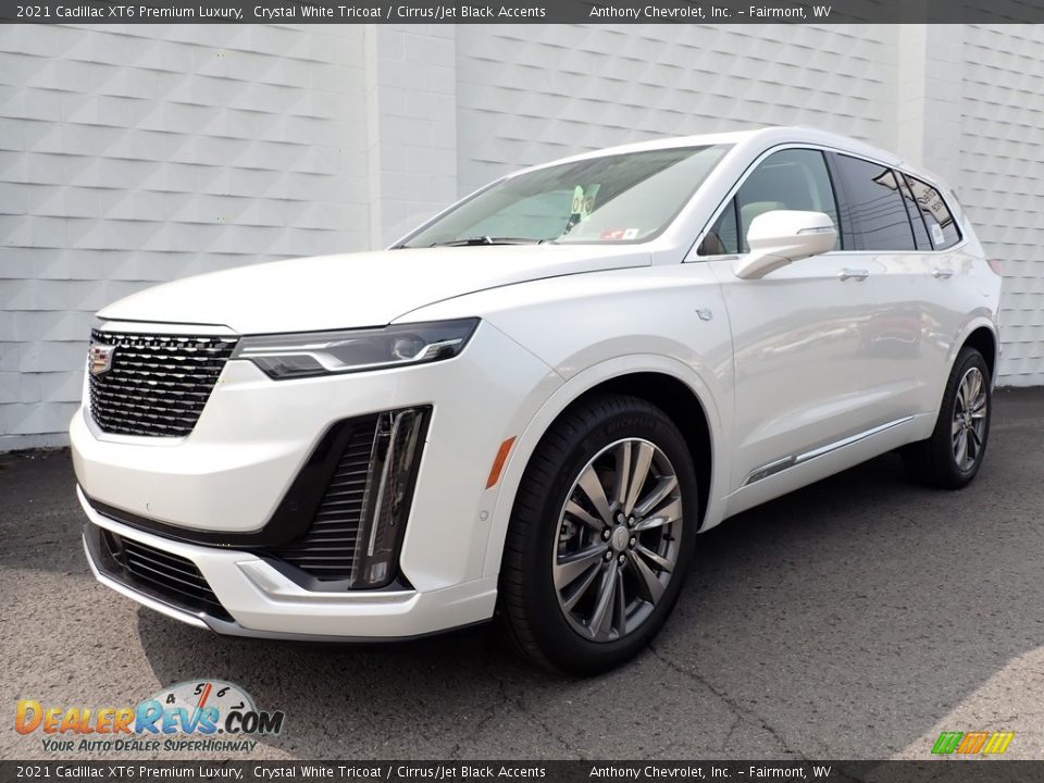 Front 3/4 View of 2021 Cadillac XT6 Premium Luxury Photo #2